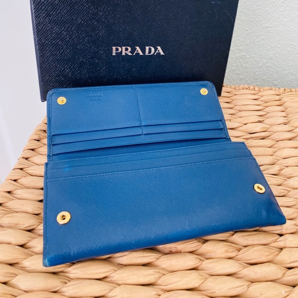 Authentic Prada Saffiano leather flap wallet - Picture 8 of 10